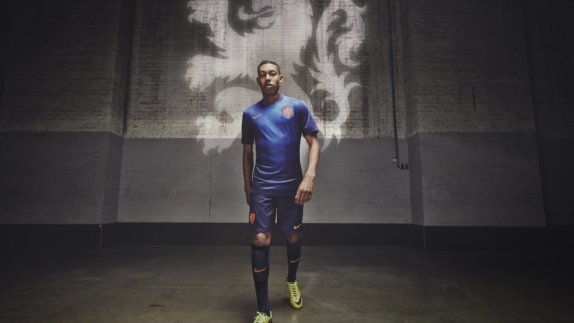 开云体育在线-精密手术刀VS铁锤，法拉利如何用毫厘艺术险胜哈斯的蛮力围攻？